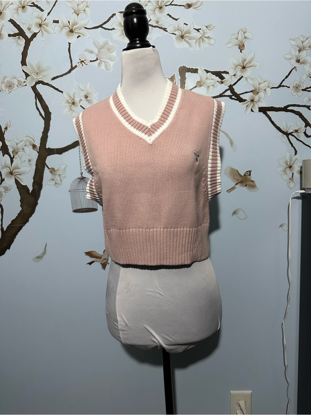 TNA Pink and White Cropped V-Neck Knit Vest